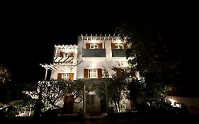 Deluxe Studios&Suites Ageri-Milos